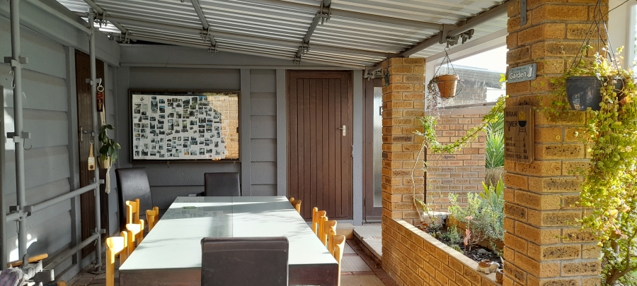 4 Bedroom Property for Sale in Bothasig Western Cape